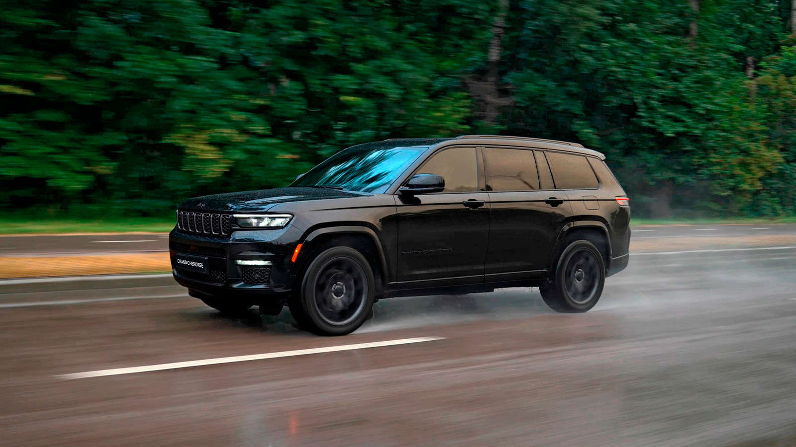 JEEP Grand Cherokee, вигля спереду з лівого боку