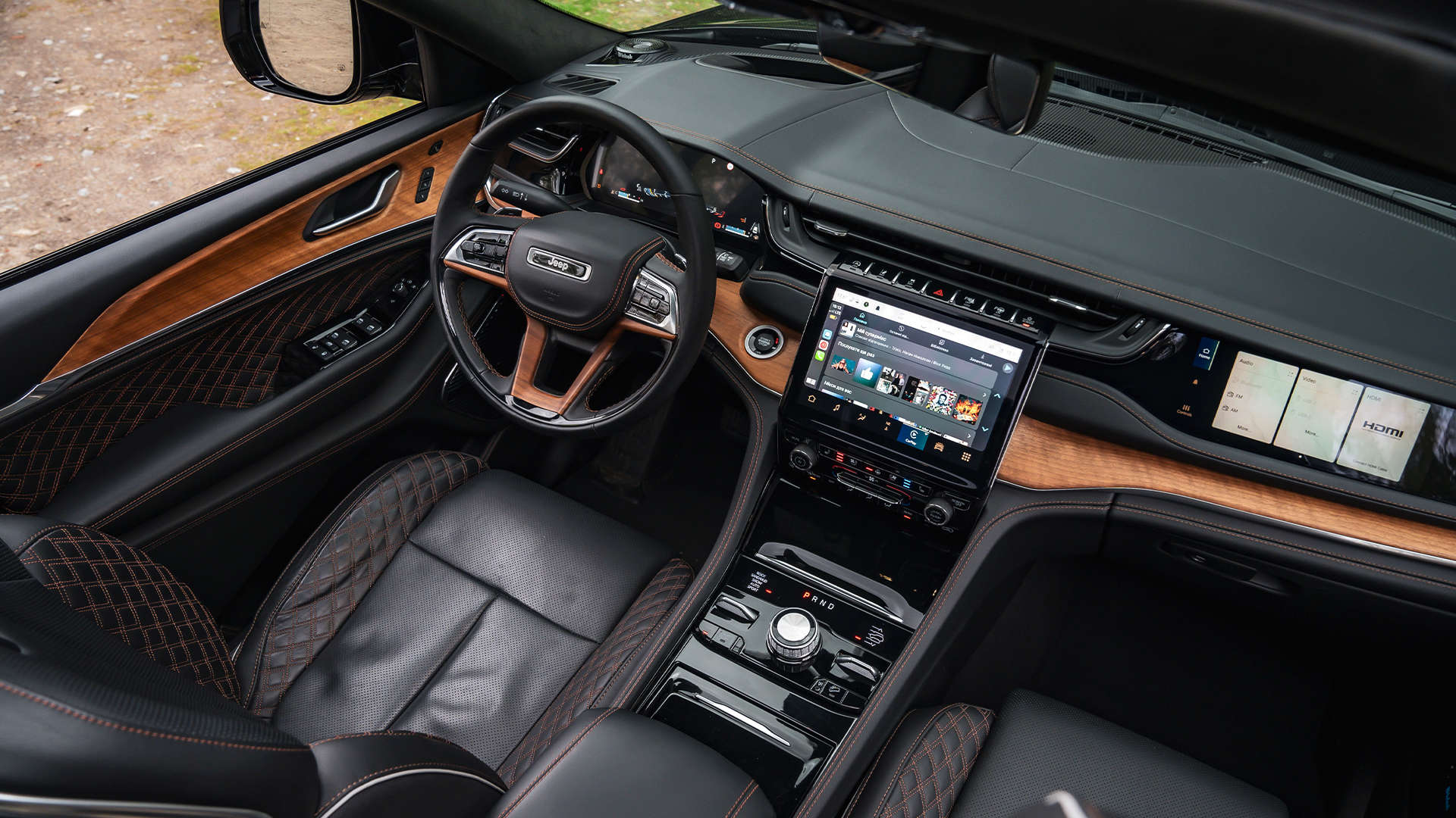 Jeep Grand Cherokee Summit Reserve L, інтерʼєр салону зверху