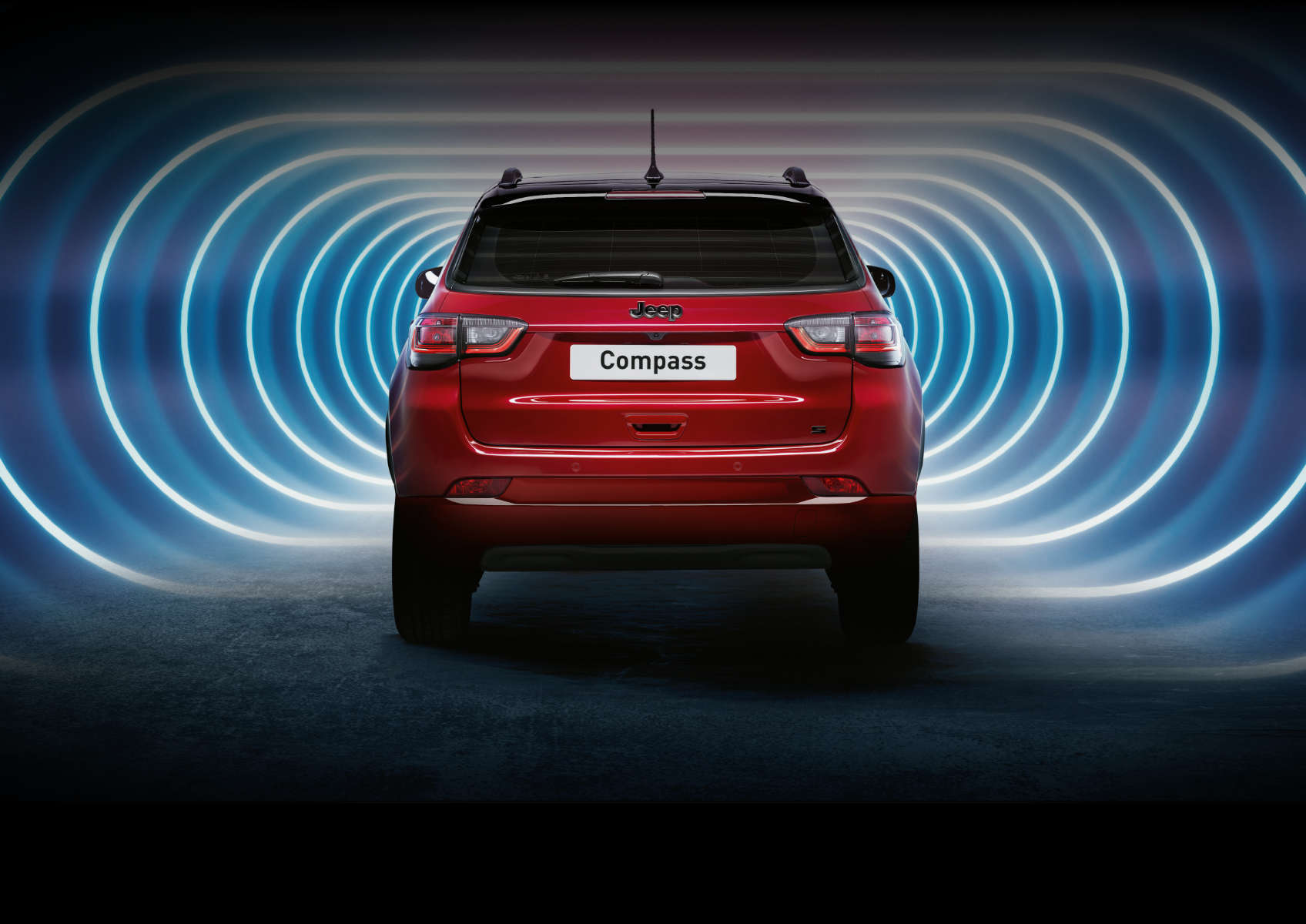 Jeep Compass, вигляд ззаду у тунелі